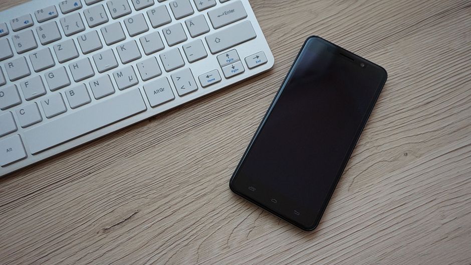 korean smartphone keyboard typing