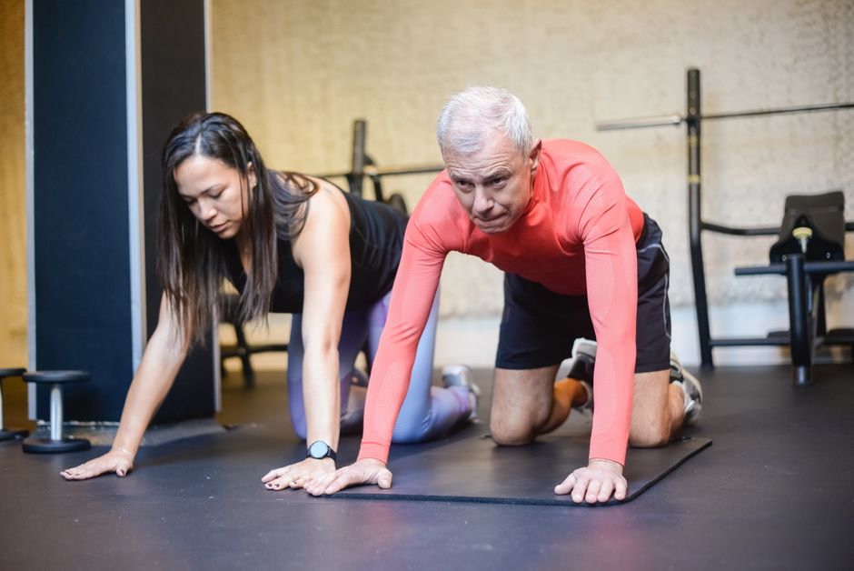 elderly person knee pain stretching