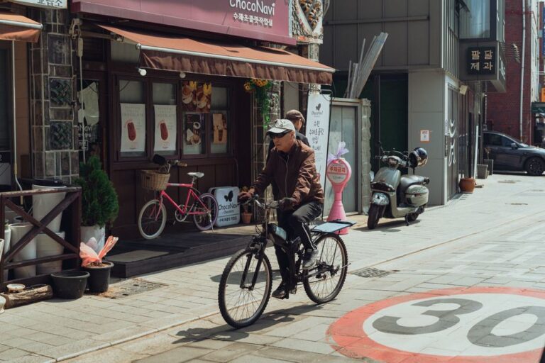 시니어 열사병과 일사병, 무엇이 다르고 어떻게 대처할까?