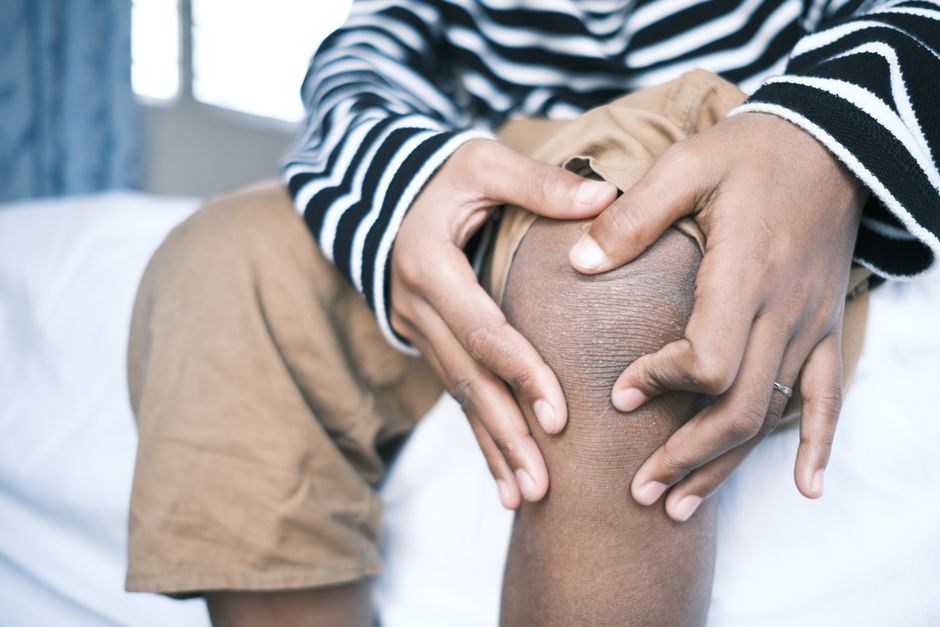 elderly person rubbing knee pain