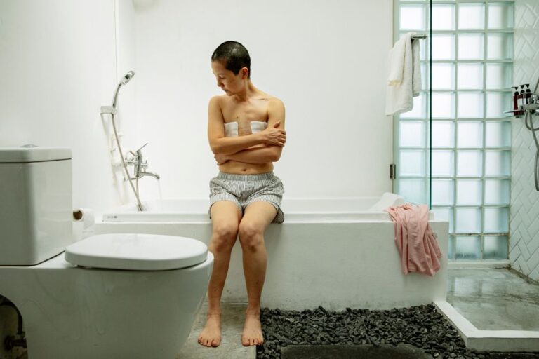 막힌 변기, 도구 없이 뚫는 방법 7가지 뚫어뻥 없어도 당황하지 마세요!