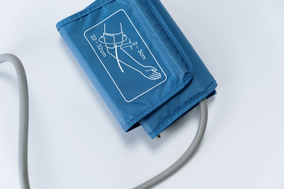 correct arm position blood pressure cuff heart level