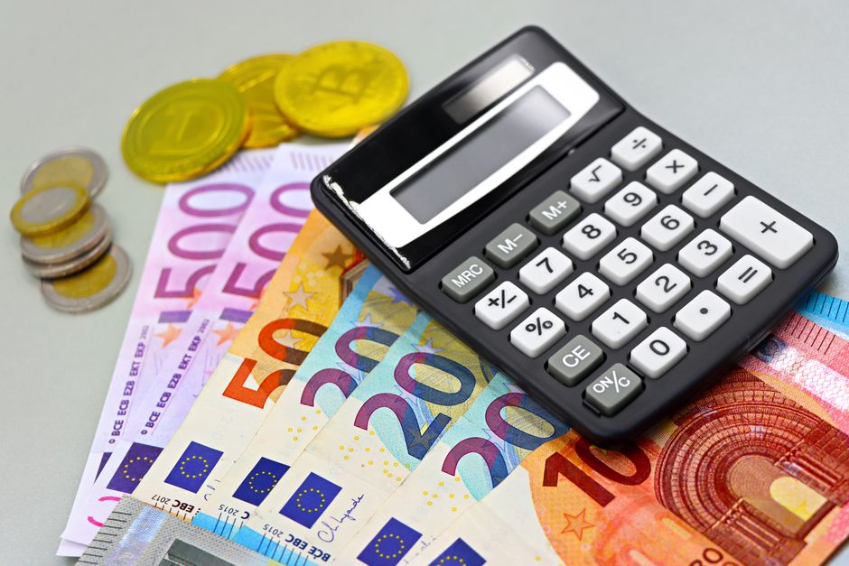 money calculator pension planning desk