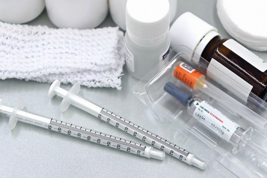 flu vaccine bottle syringe autumn