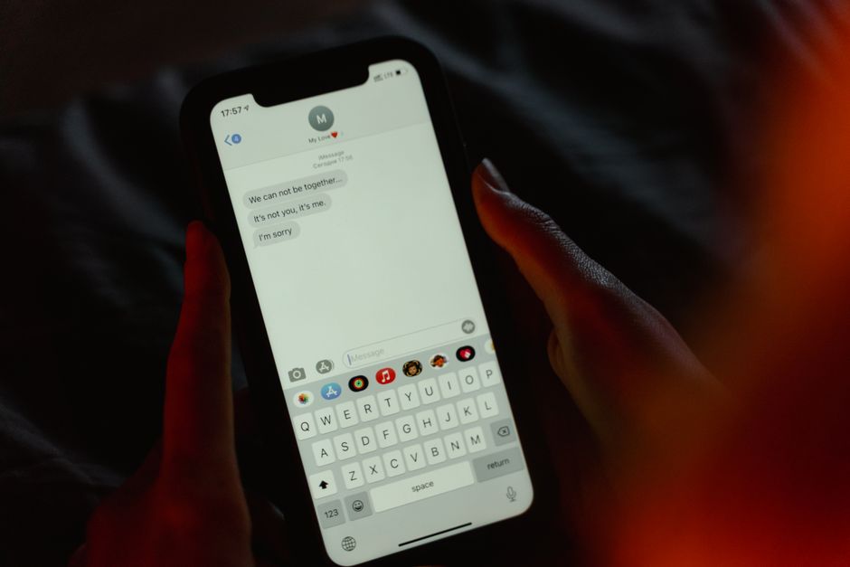 smishing text message scam smartphone