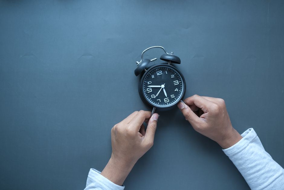 phone alarm reminder elderly hands