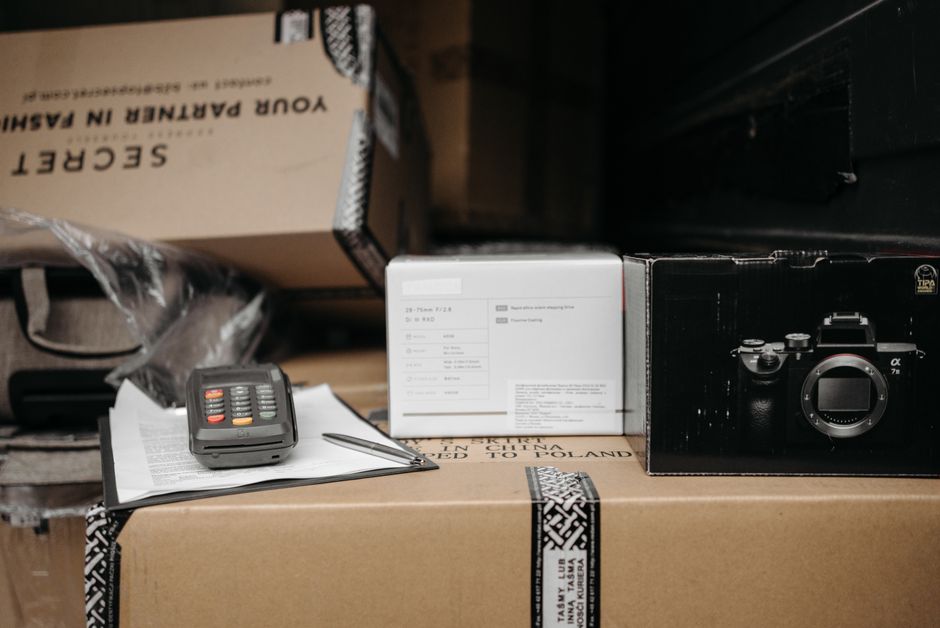 returning online shopping package box