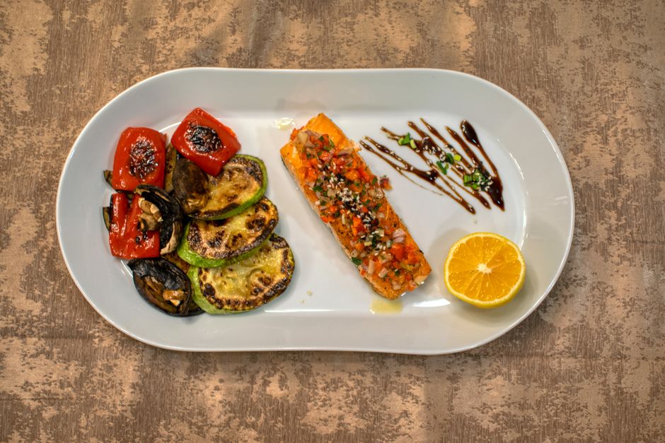 healthy food salmon vegetables