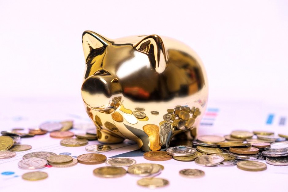piggy bank growing coins retirement savings