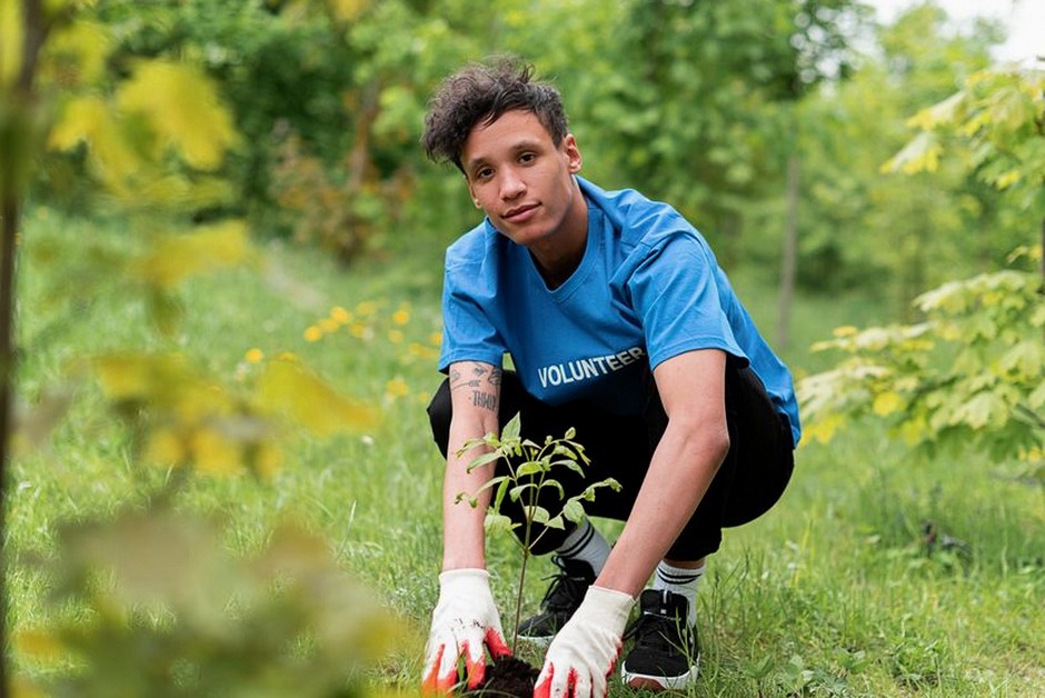 senior gardening park volunteer