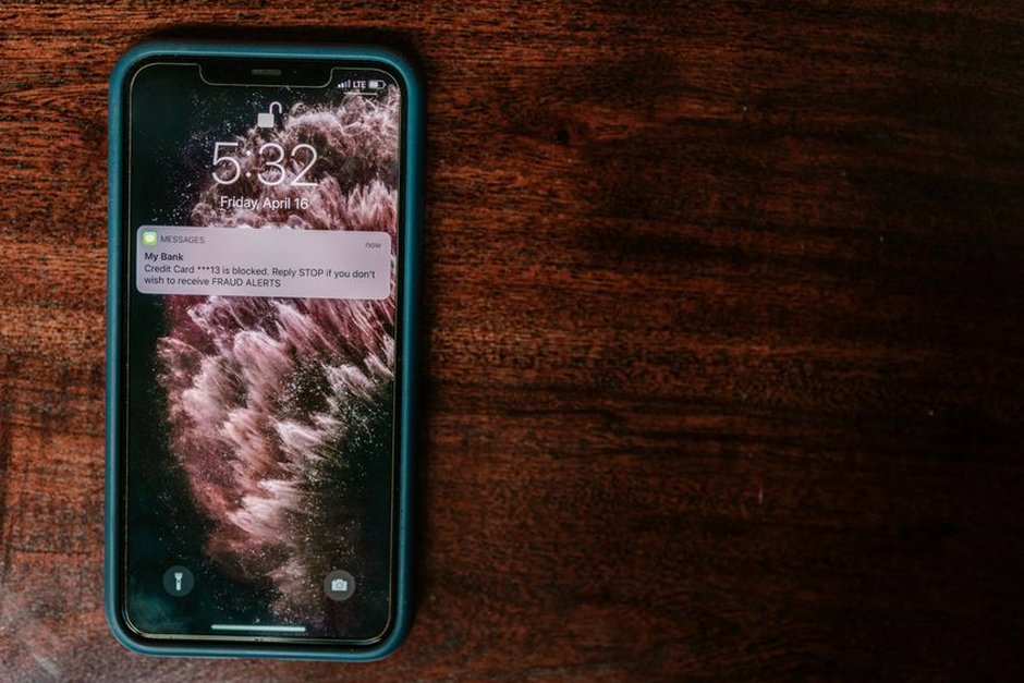 mobile banking app smartphone notification