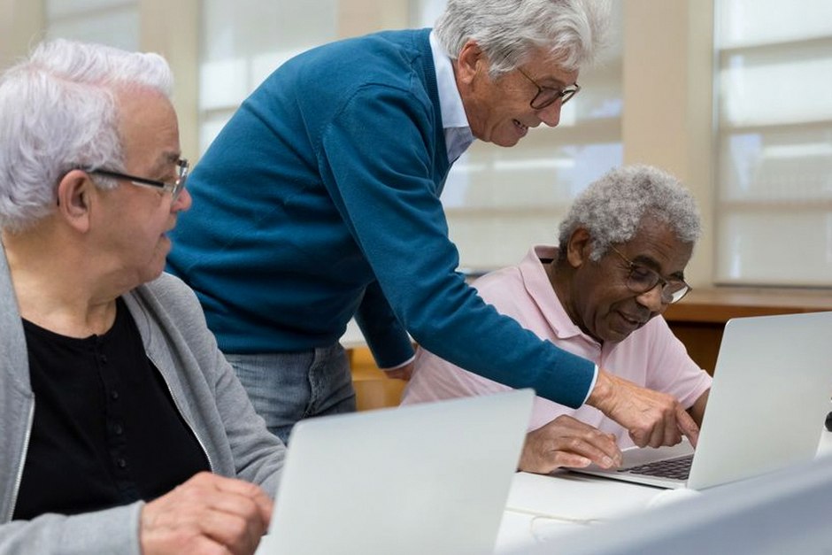 senior citizens digital literacy class