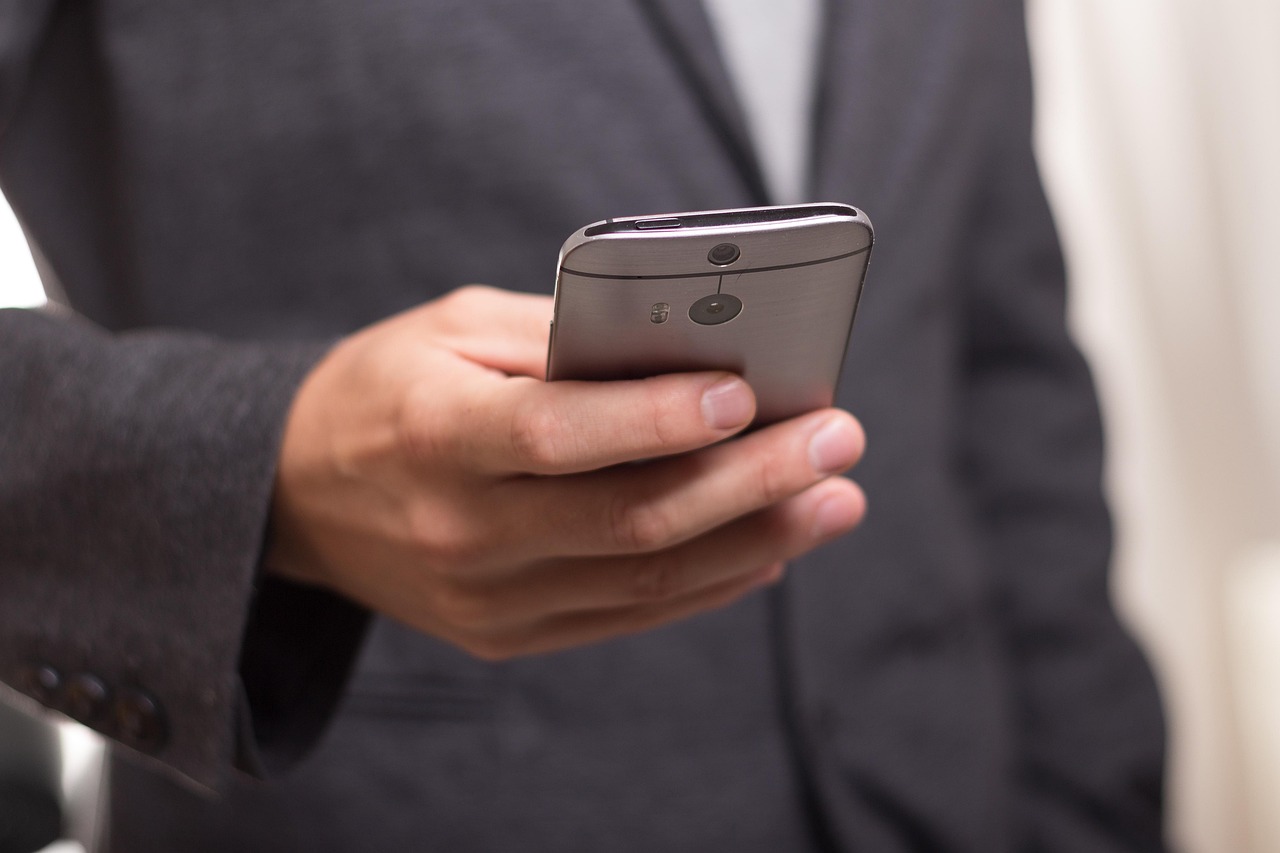 smartphone with suspicious message alert