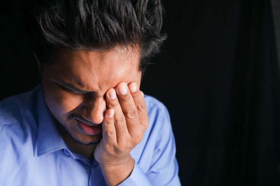 eye irritation discomfort