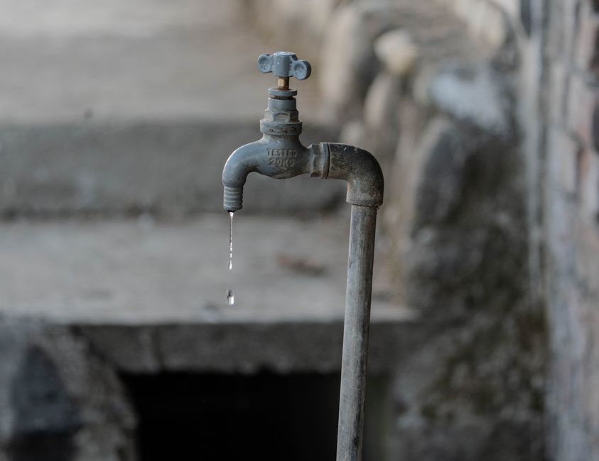 dripping faucet water tap