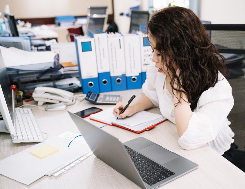 korean office worker retirement paperwork