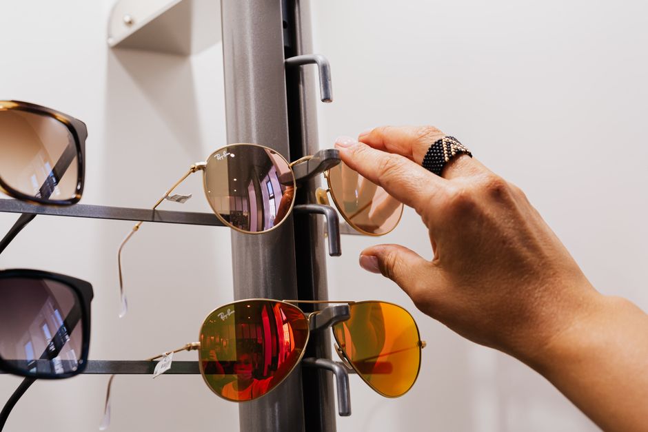choosing UV400 sunglasses store
