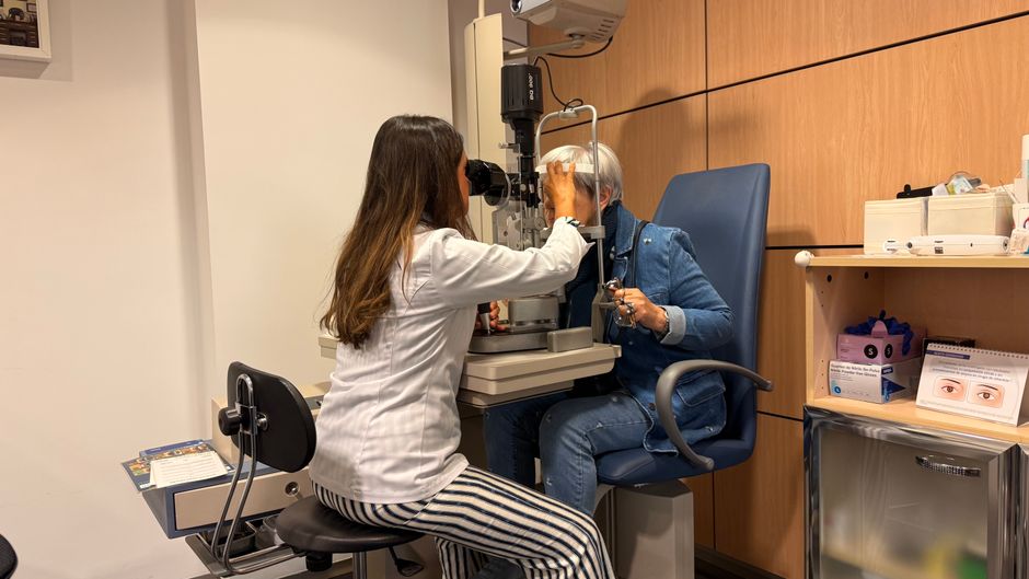 eye doctor examination clinic