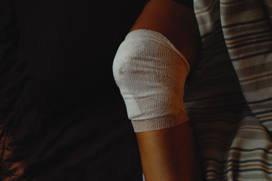 warm towel compress knee