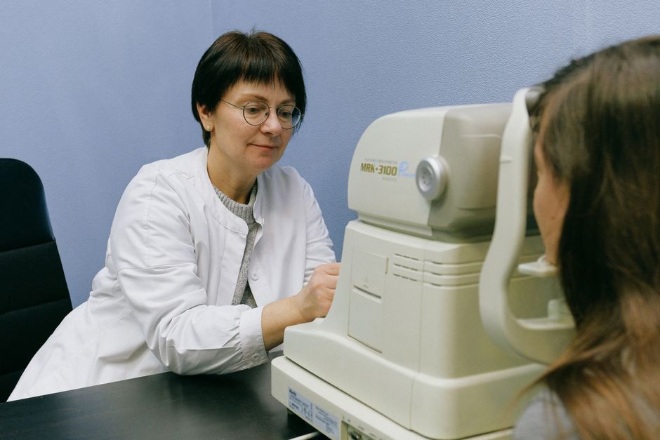 eye examination clinic senior
