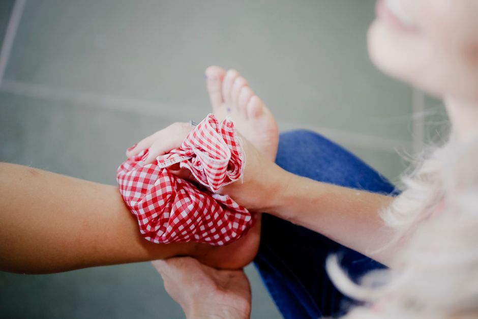 cold wet towel first aid cooling