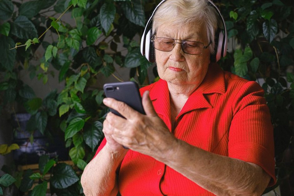 elderly korean woman using smart speaker at home
