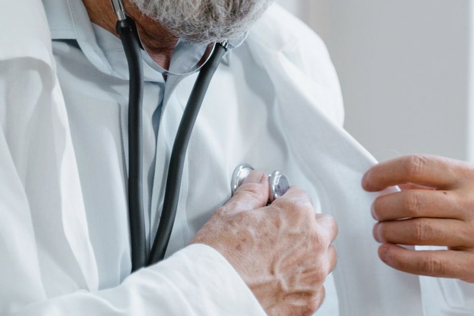 senior health checkup doctor