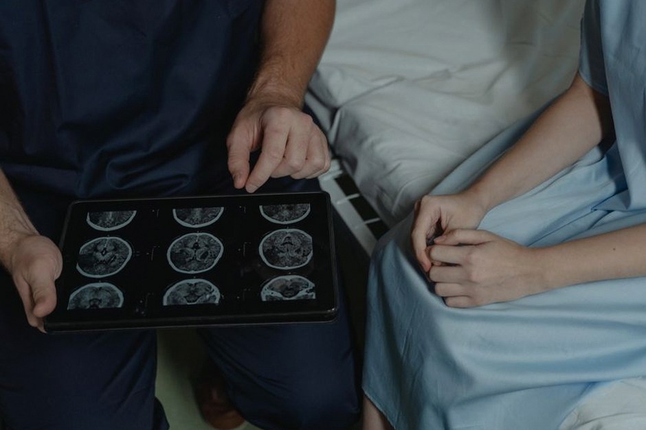 doctor explaining brain scan to elderly patient family