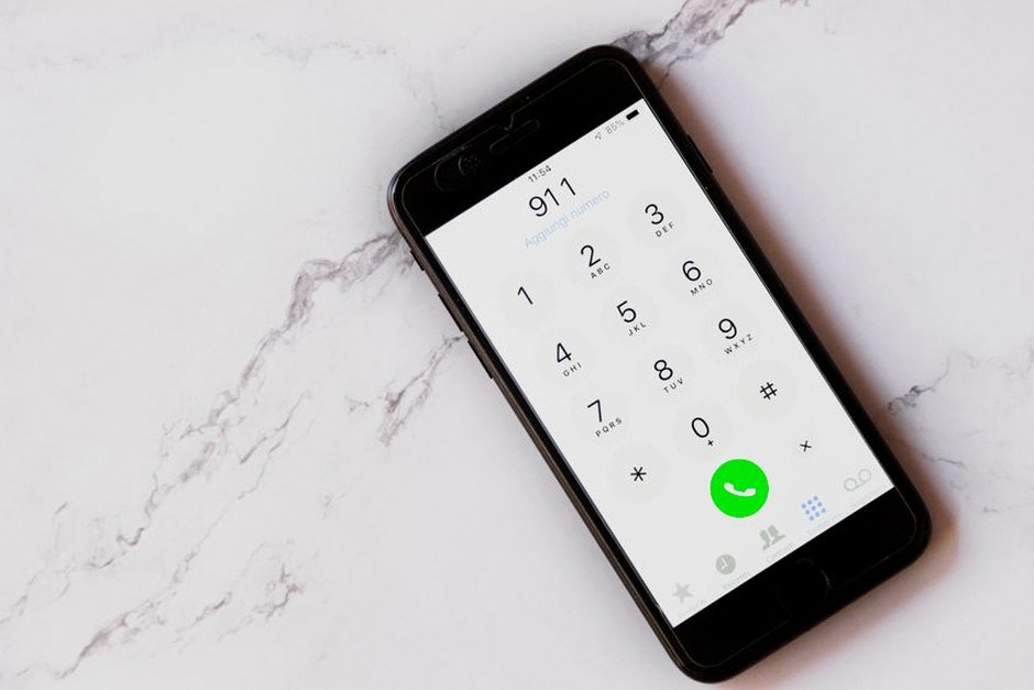 emergency phone call dialing 911