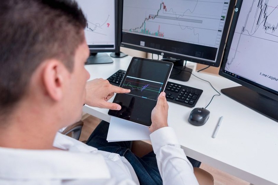 investor analyzing financial chart