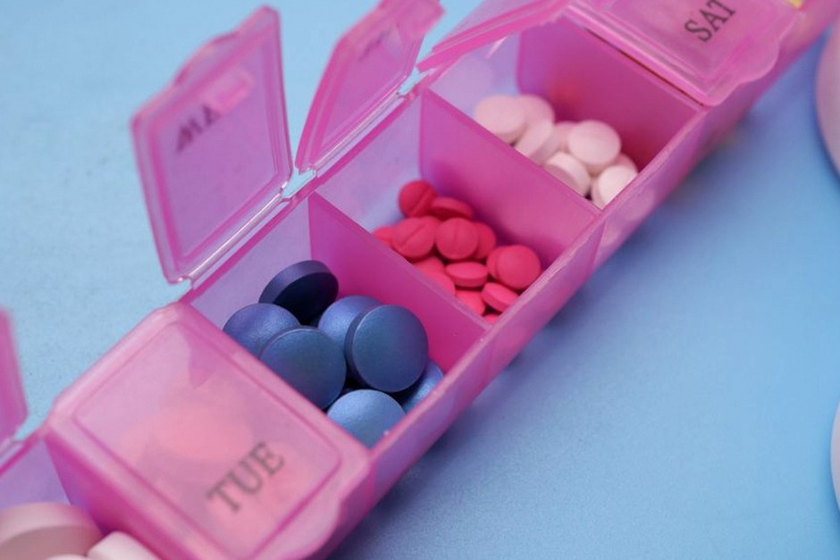 pill organizer weekly medication box
