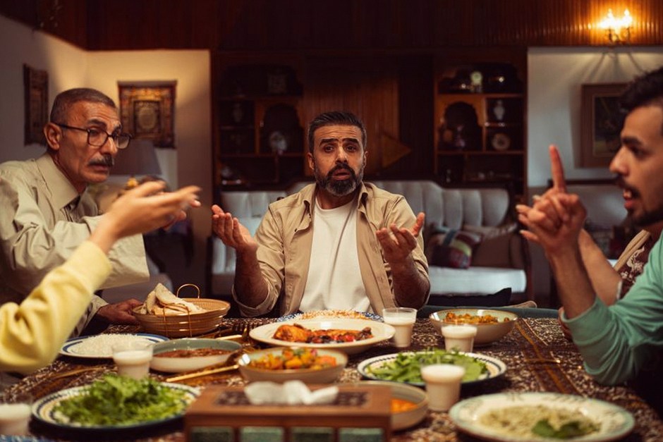 family dinner conversation warm