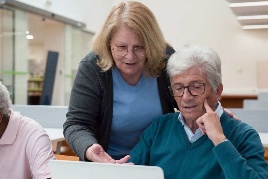 senior community center hobby class