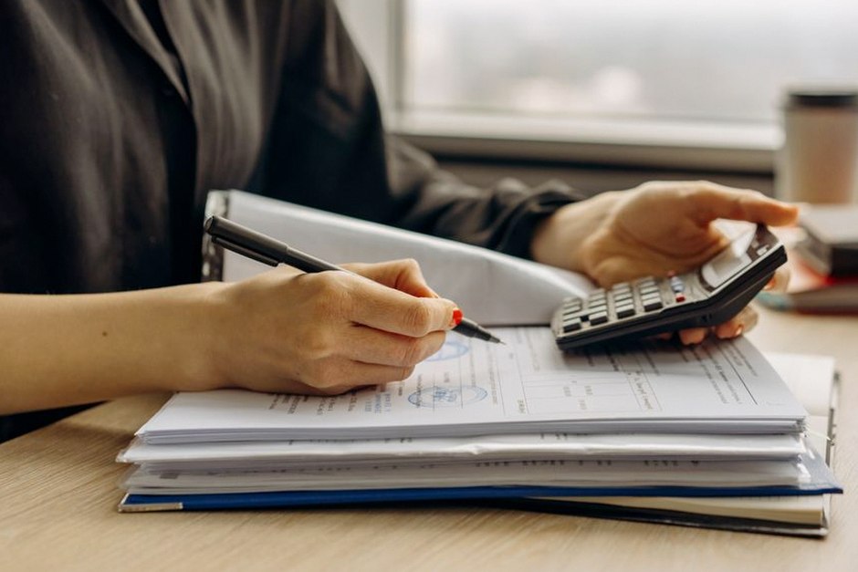 financial planning calculator documents desk