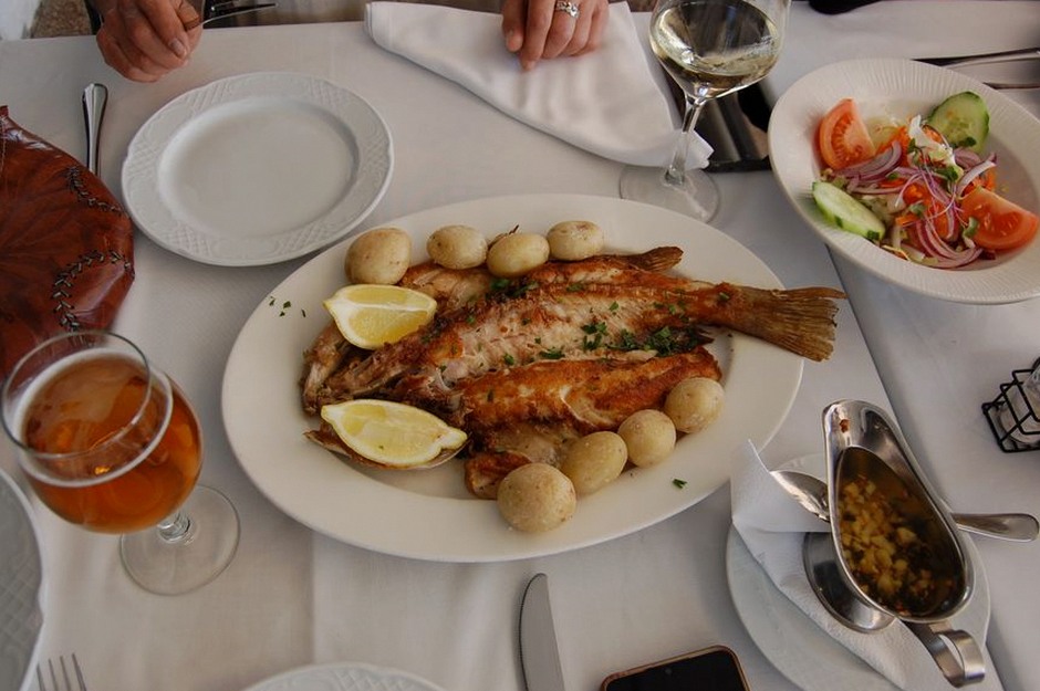 healthy fish vegetables meal table