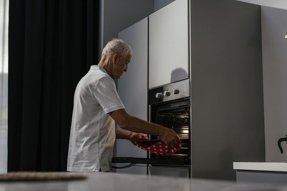 elderly person kitchen safety