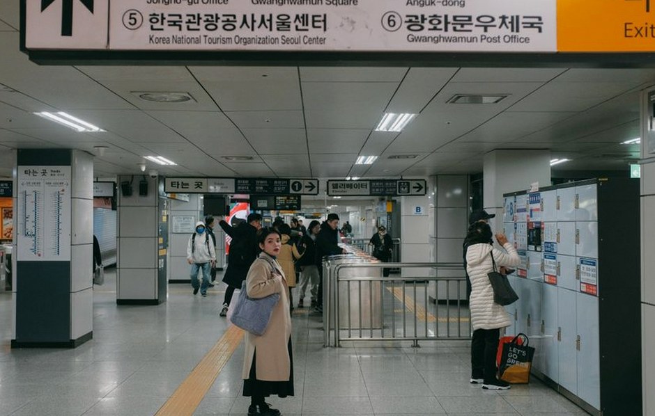 elderly korean woman subway card