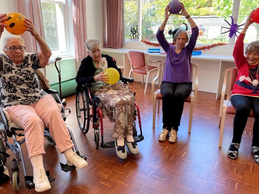 senior center exercise class korea