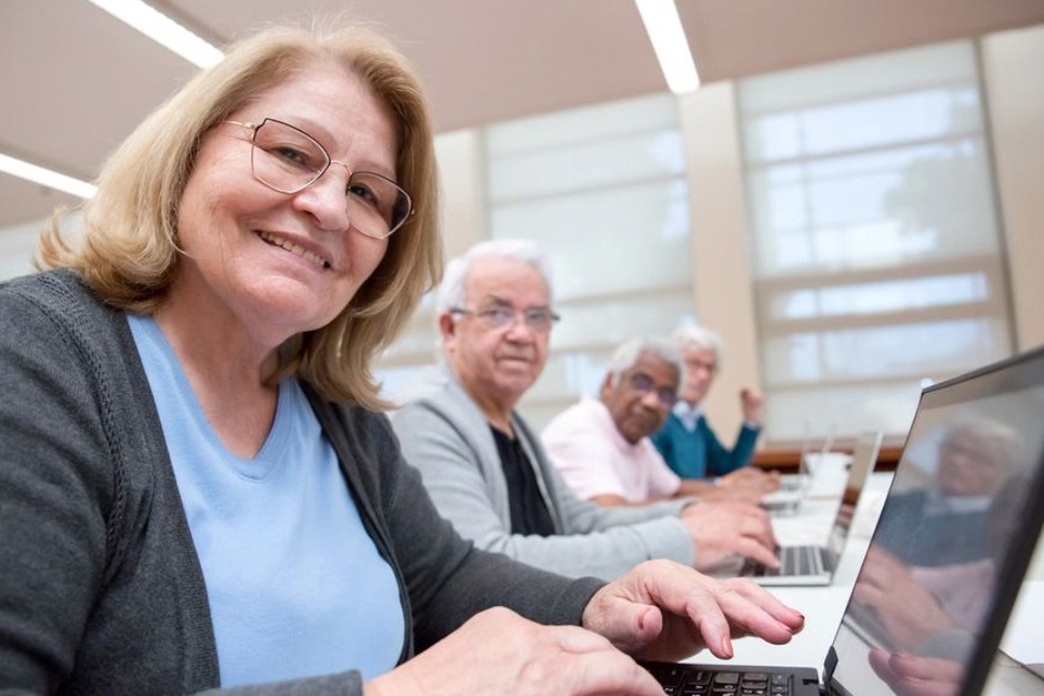 senior korean adults computer class learning