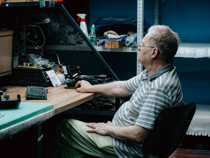senior korean man working part time