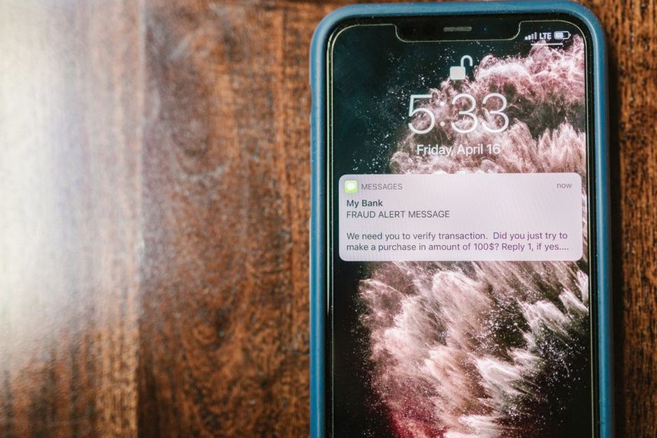 smartphone scam text message alert