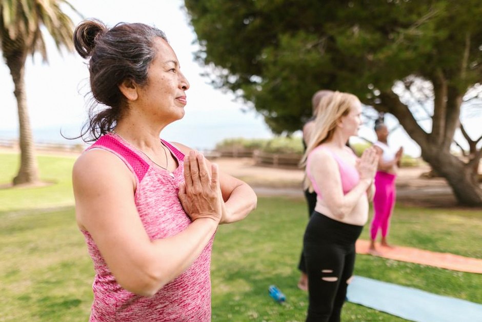 senior exercise class outdoor korea