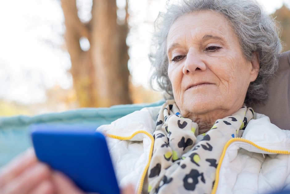 senior citizen using smartphone class