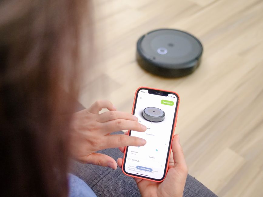 smartphone app controlling robot vacuum