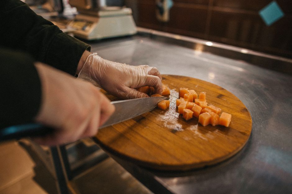 wooden cutting board kitchen hygiene