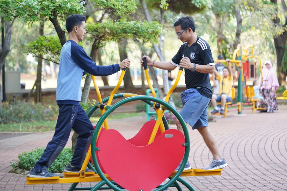 outdoor exercise equipment park