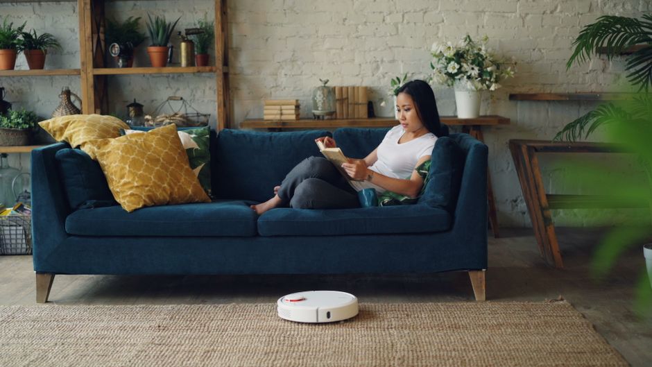 robot vacuum navigating furniture