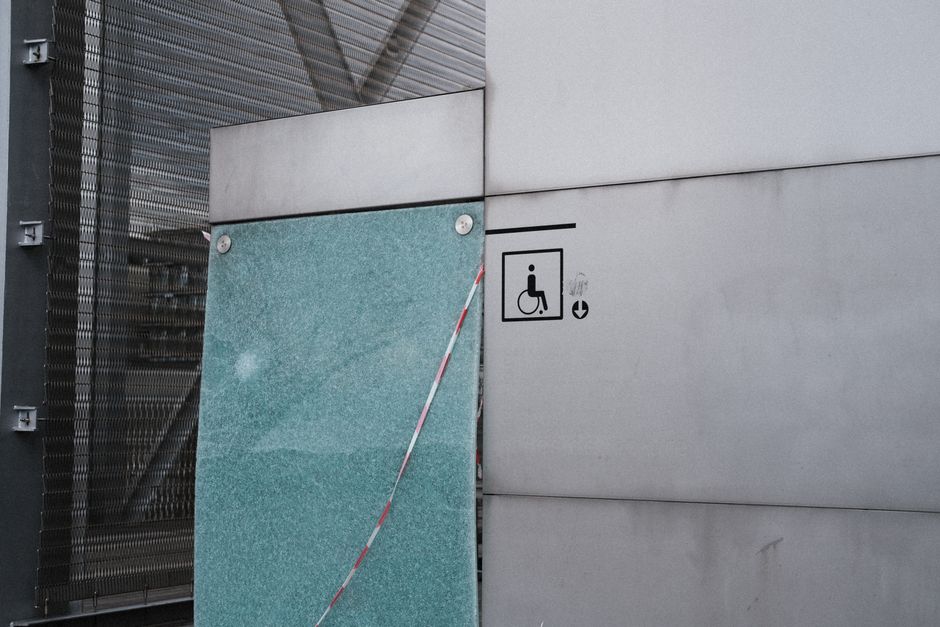 wheelchair accessible museum entrance