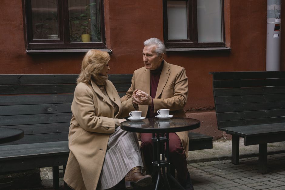 korean elderly couple coffee conversation