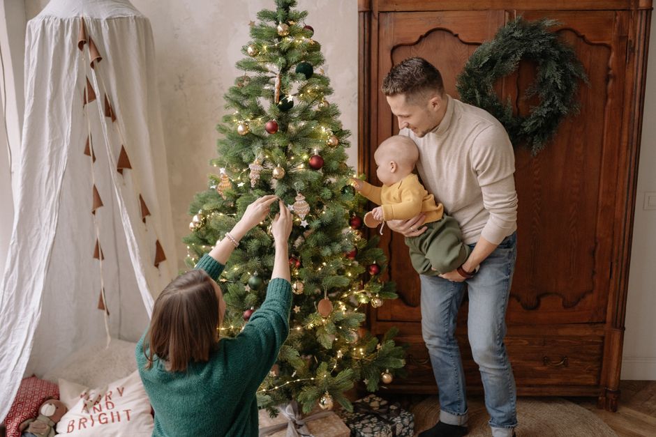 christmas tree decoration family home